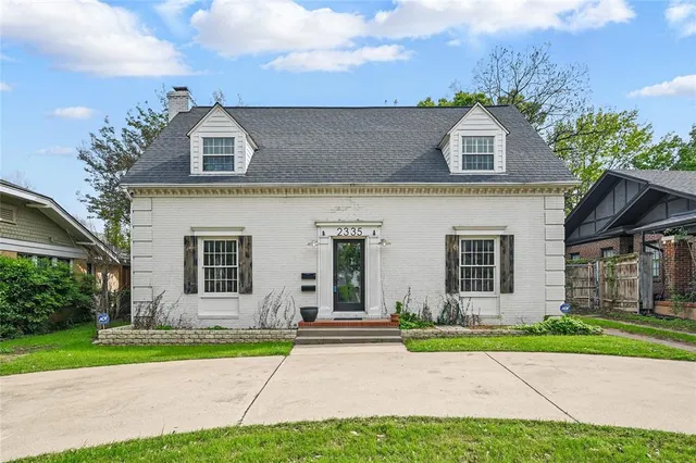 $574,999 | 2335 West Rosedale Street South, Fort Worth, TX 76110