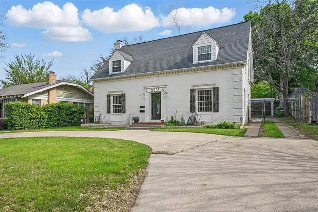 $574,999 | 2335 West Rosedale Street South, Fort Worth, TX 76110