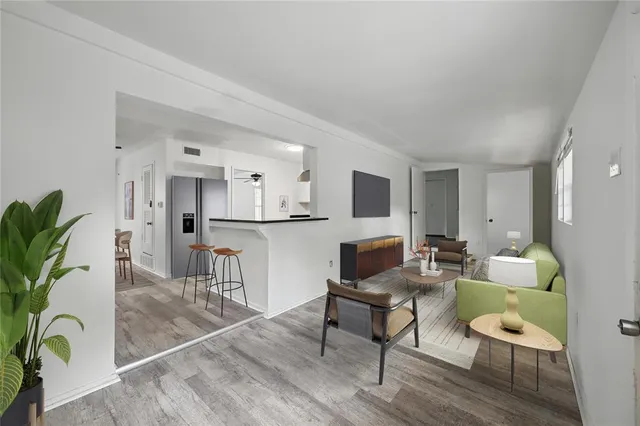 $574,999 | 2335 West Rosedale Street South, Fort Worth, TX 76110