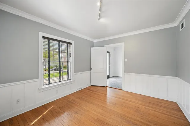 $574,999 | 2335 West Rosedale Street South, Fort Worth, TX 76110