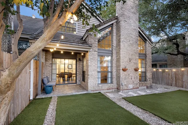 a view of a house with backyard and porch
