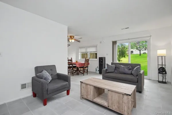 $285,000 | 59 Country Club Drive, Warwick, NY 10921