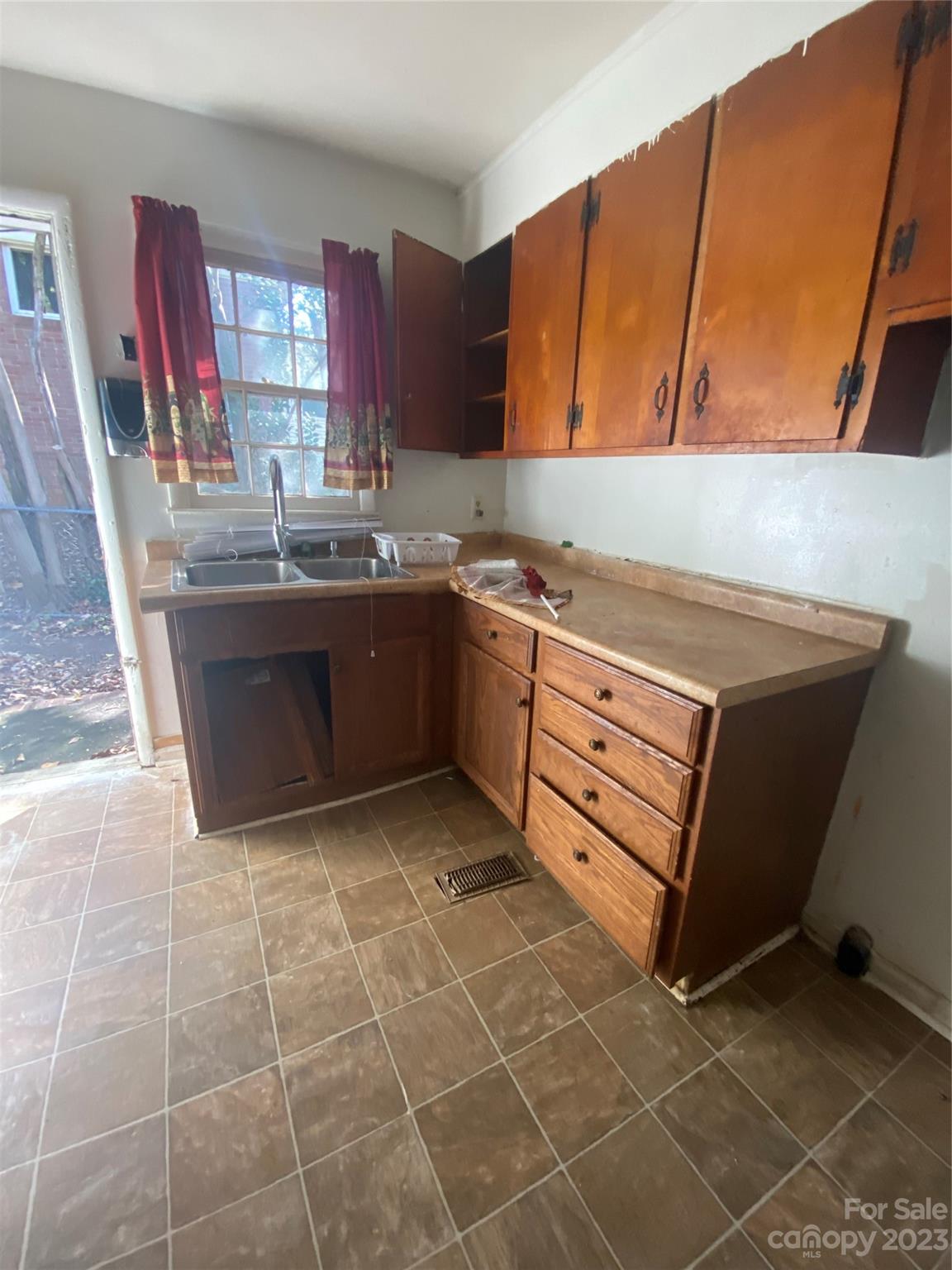 801 West Craighead Road Charlotte, NC 28206 - Photo 8 of 10 Gallery Image 8