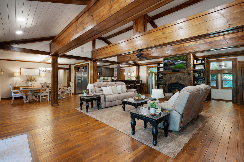 2064 Knight Road Ellijay, GA 30540 - Photo 12 of 64 Living Room