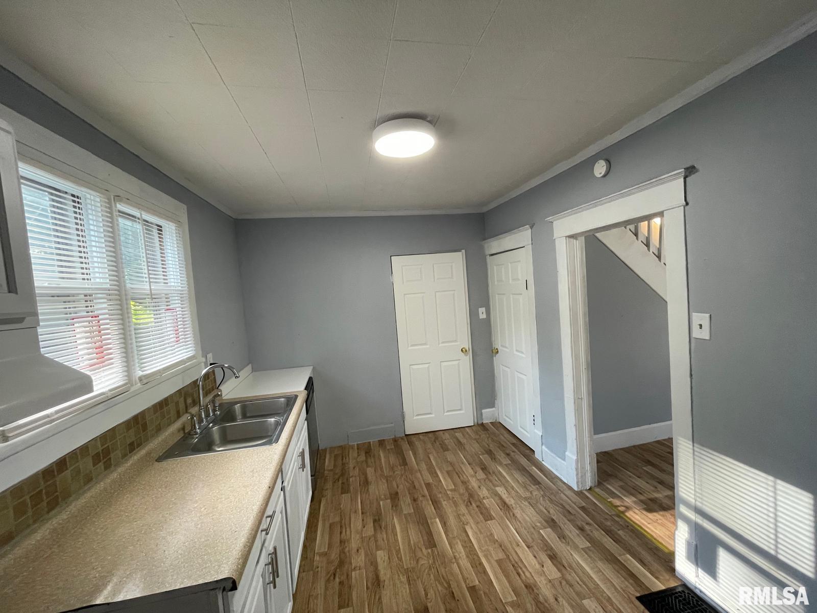 265 Fulton Place Canton, IL 61520 - Photo 4 of 10