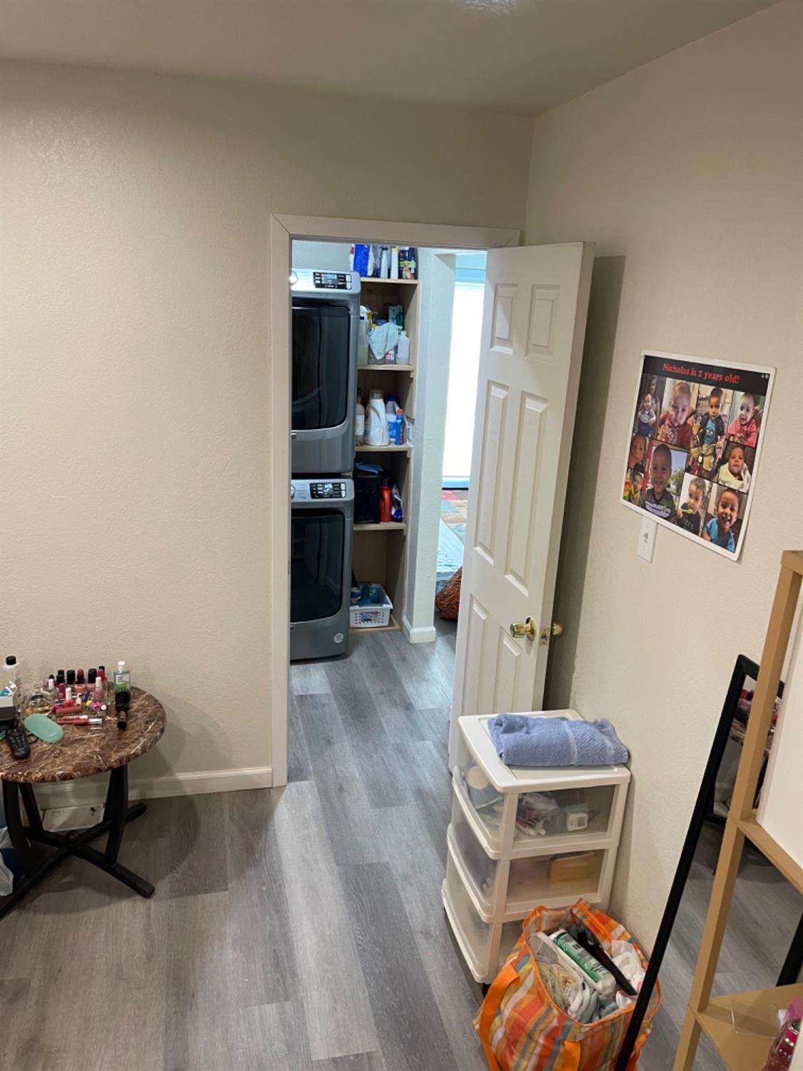 2805 Wright Street Selma, CA 93662 - Photo 17 of 26 a living room with furniture and a window