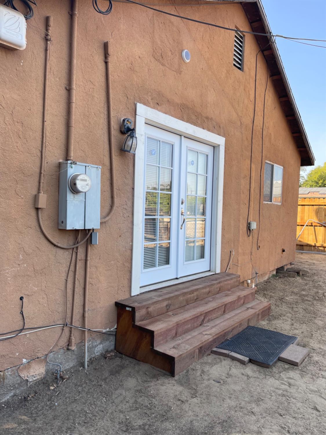 2805 Wright Street Selma, CA 93662 - Photo 25 of 26 a spacious bedroom with a bed and a window
