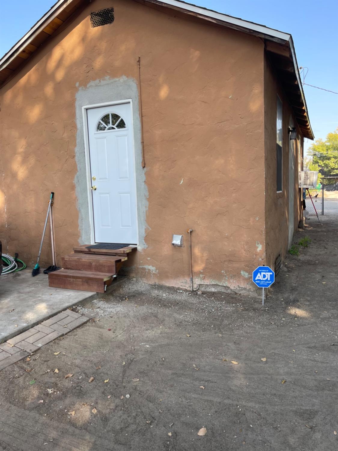 2805 Wright Street Selma, CA 93662 - Photo 26 of 26 a view of a door of a house