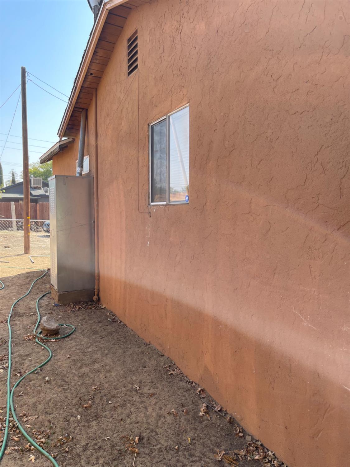 2805 Wright Street Selma, CA 93662 - Photo 3 of 26 a backyard of a house with seating space