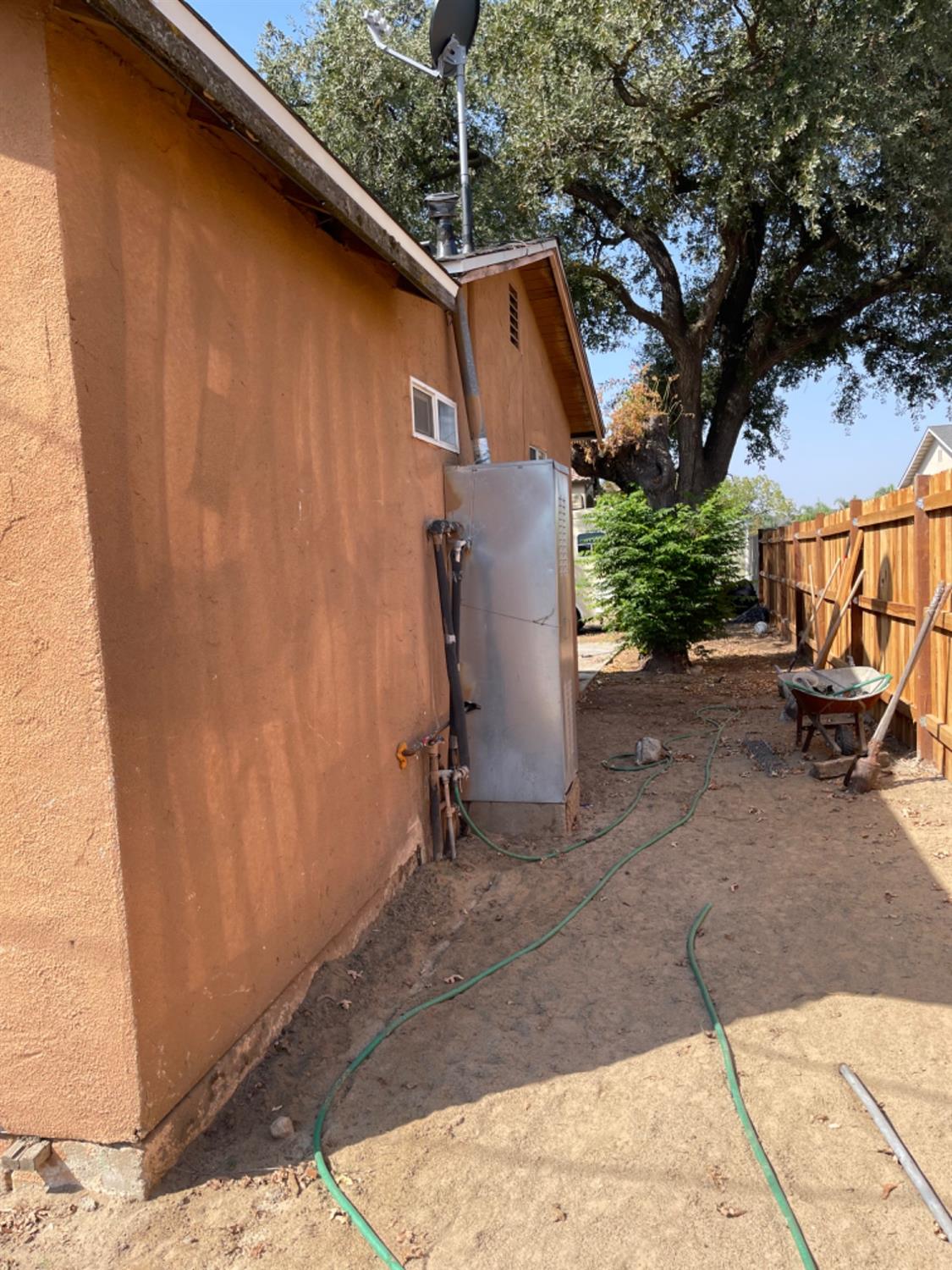 2805 Wright Street Selma, CA 93662 - Photo 4 of 26 a backyard of a house with seating space