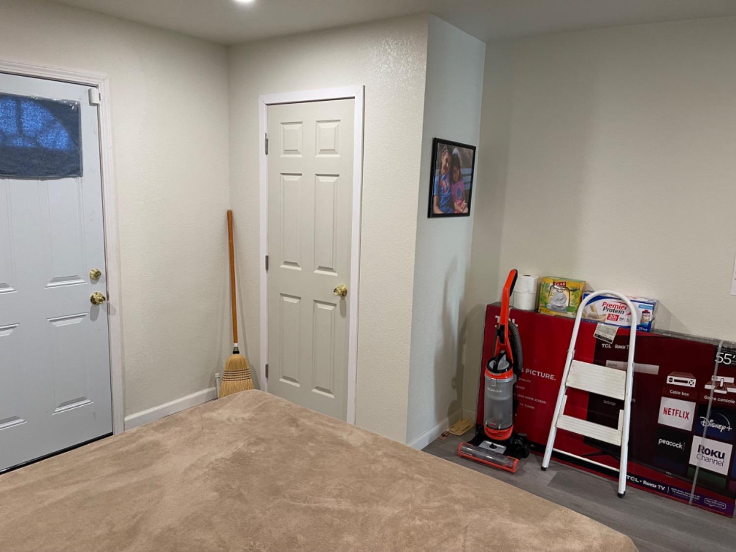 2805 Wright Street Selma, CA 93662 - Photo 7 of 26 a view of a bedroom with baby crib