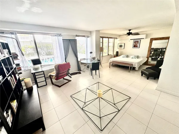 $2,200 | 1430 Brickell Bay Drive, Unit 106, Miami, FL 33131