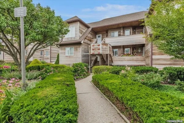 $625,000 | 116 Fox Hill Drive, Baiting Hollow, NY 11933