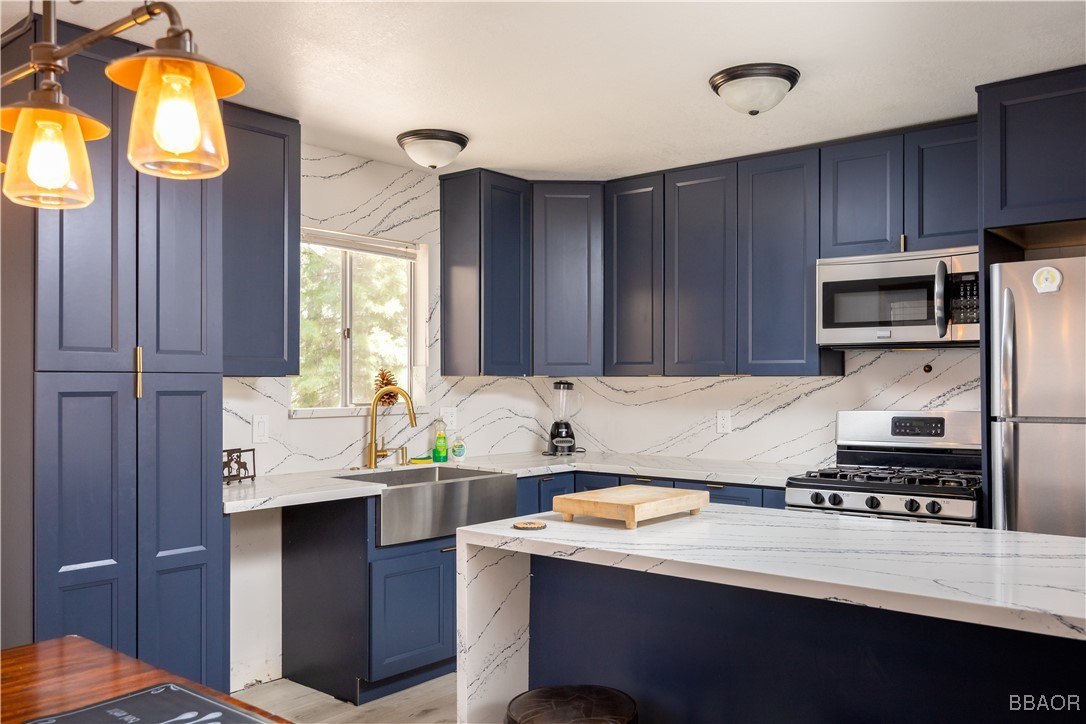 41602 Mcwhinney Lane Big Bear Lake, CA 92315 - Photo 4 of 31