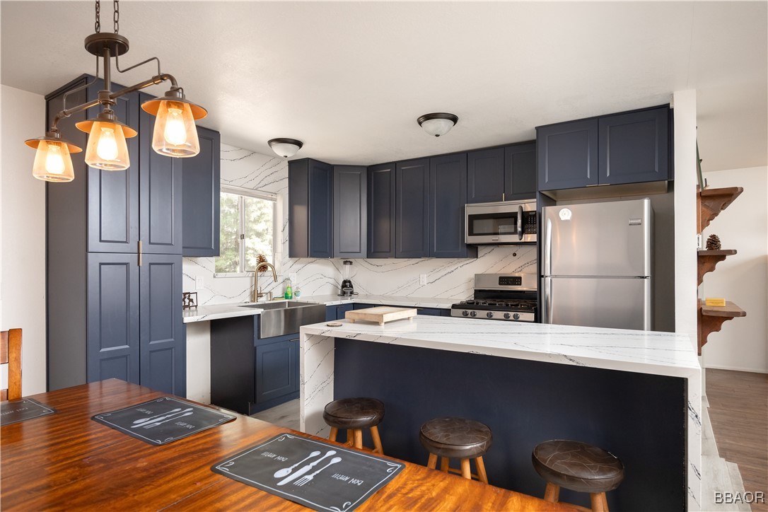 41602 Mcwhinney Lane Big Bear Lake, CA 92315 - Photo 5 of 31