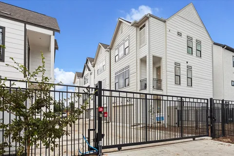 $439,900 | 750 Curtin Street, Houston, TX 77018