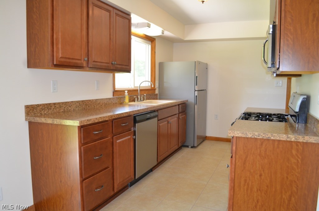 911 Pearlman Road Akron, OH 44319 - Photo 4 of 18