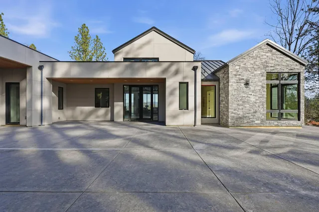 a view of a house with a garage and garage