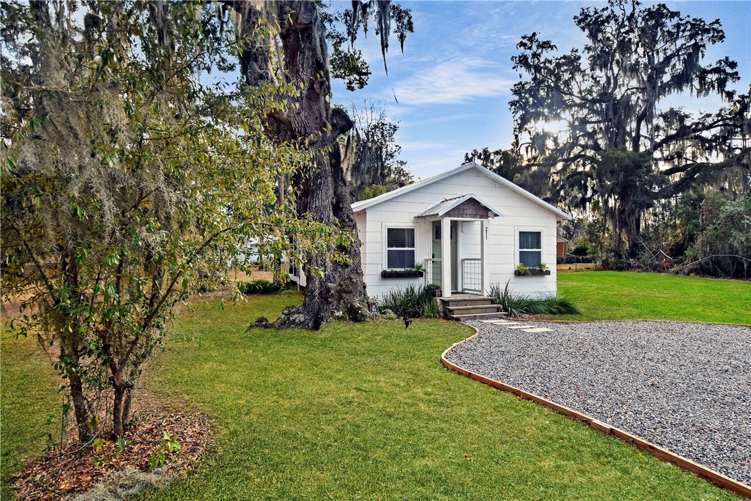 211 Trumbull Street Darien, GA 31305 - Photo 4 of 26