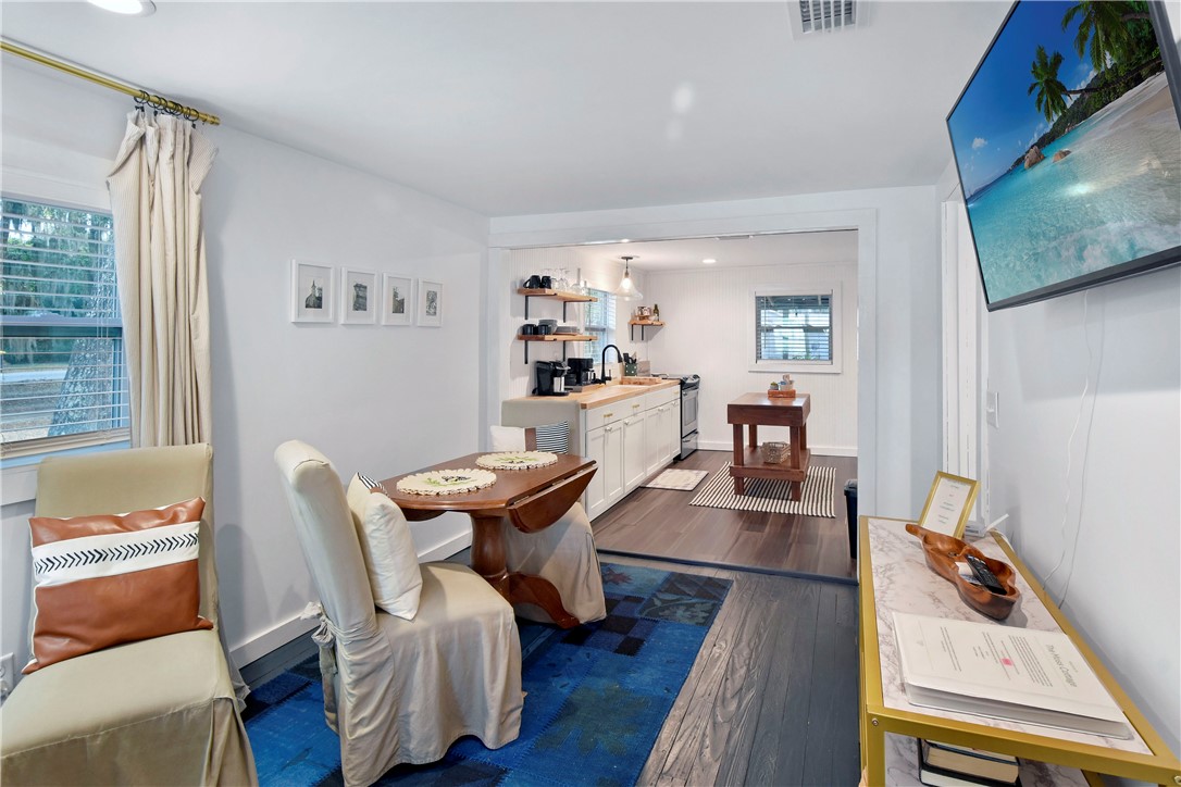 211 Trumbull Street Darien, GA 31305 - Photo 7 of 26 A dedicated dining space.