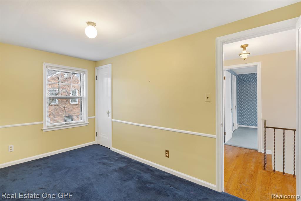 879 Roslyn Road Grosse Pointe Woods, MI 48236 - Photo 25 of 39