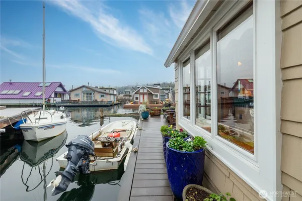 a house view with sitting space and garden view