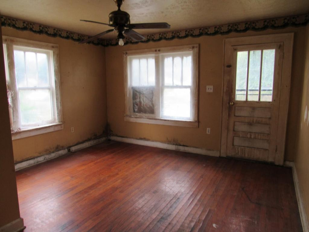 11415 Riverview Road Coeburn, VA 24230 - Photo 7 of 9 Photo 7