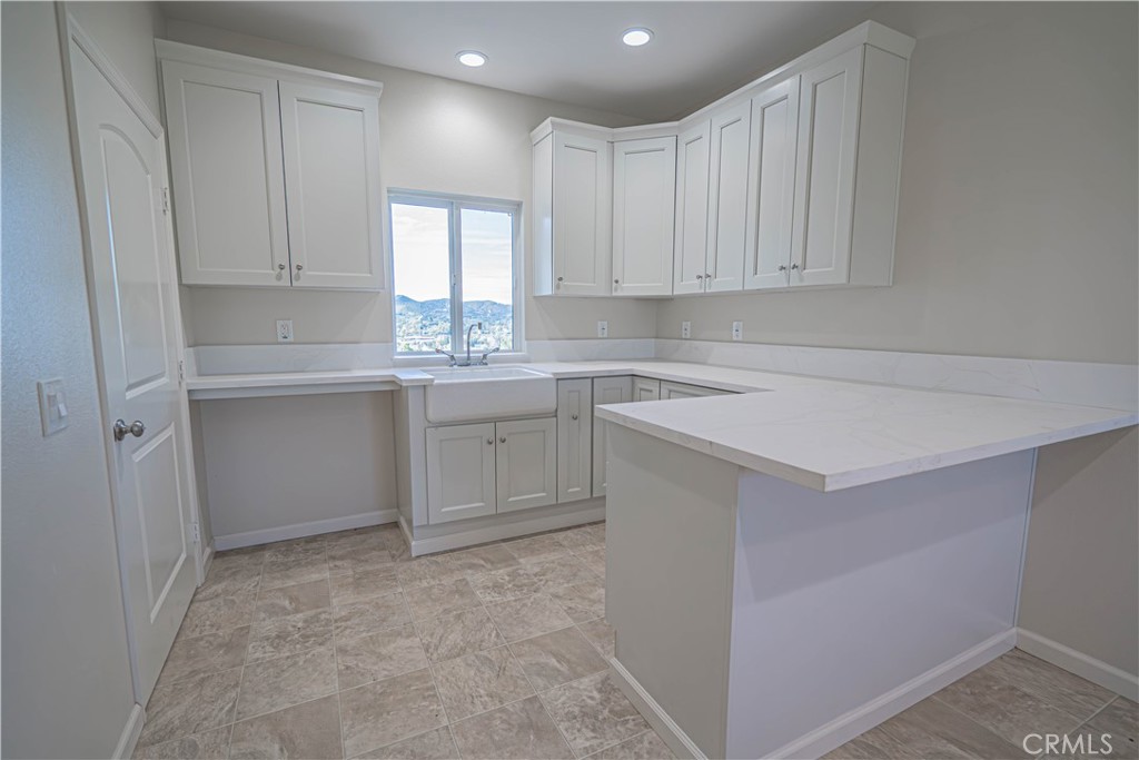 10540 Darling Road Agua Dulce, CA 91390 - Photo 14 of 56 Guest kitchenette