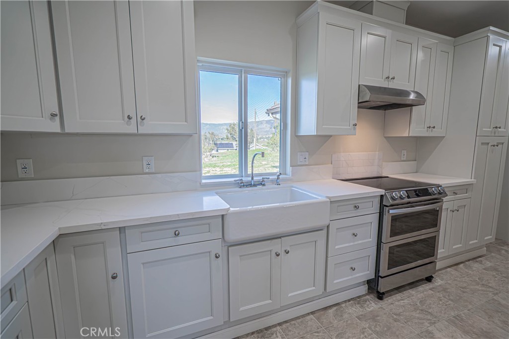 10540 Darling Road Agua Dulce, CA 91390 - Photo 23 of 56 Main kitchen