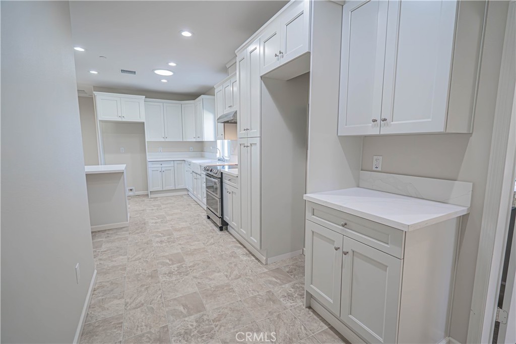 10540 Darling Road Agua Dulce, CA 91390 - Photo 27 of 56 Main kitchen