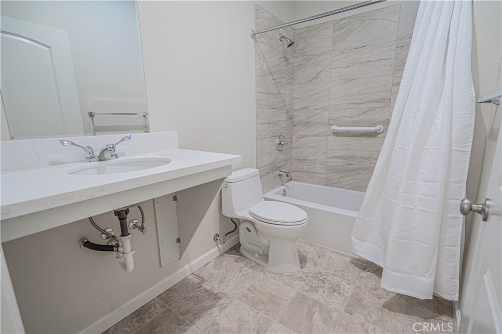 10540 Darling Road Agua Dulce, CA 91390 - Photo 28 of 56 Secondary bathroom