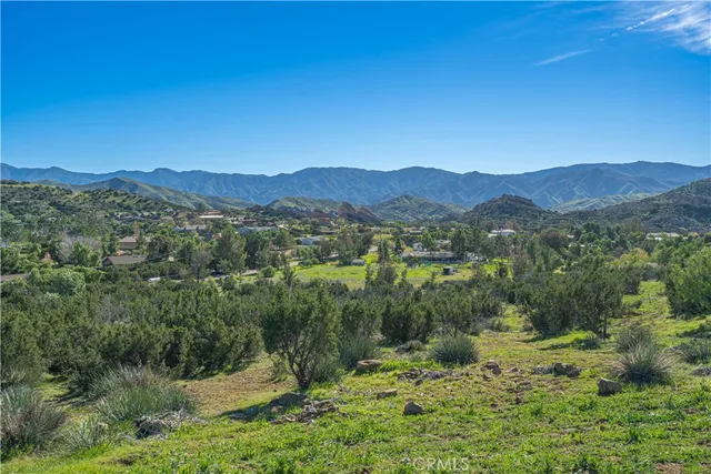 a view of house with a yard