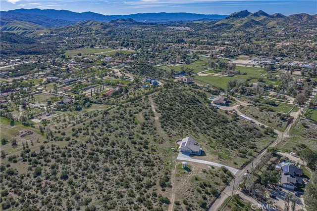 $995,000 | 10540 Darling Road, Agua Dulce, CA 91390