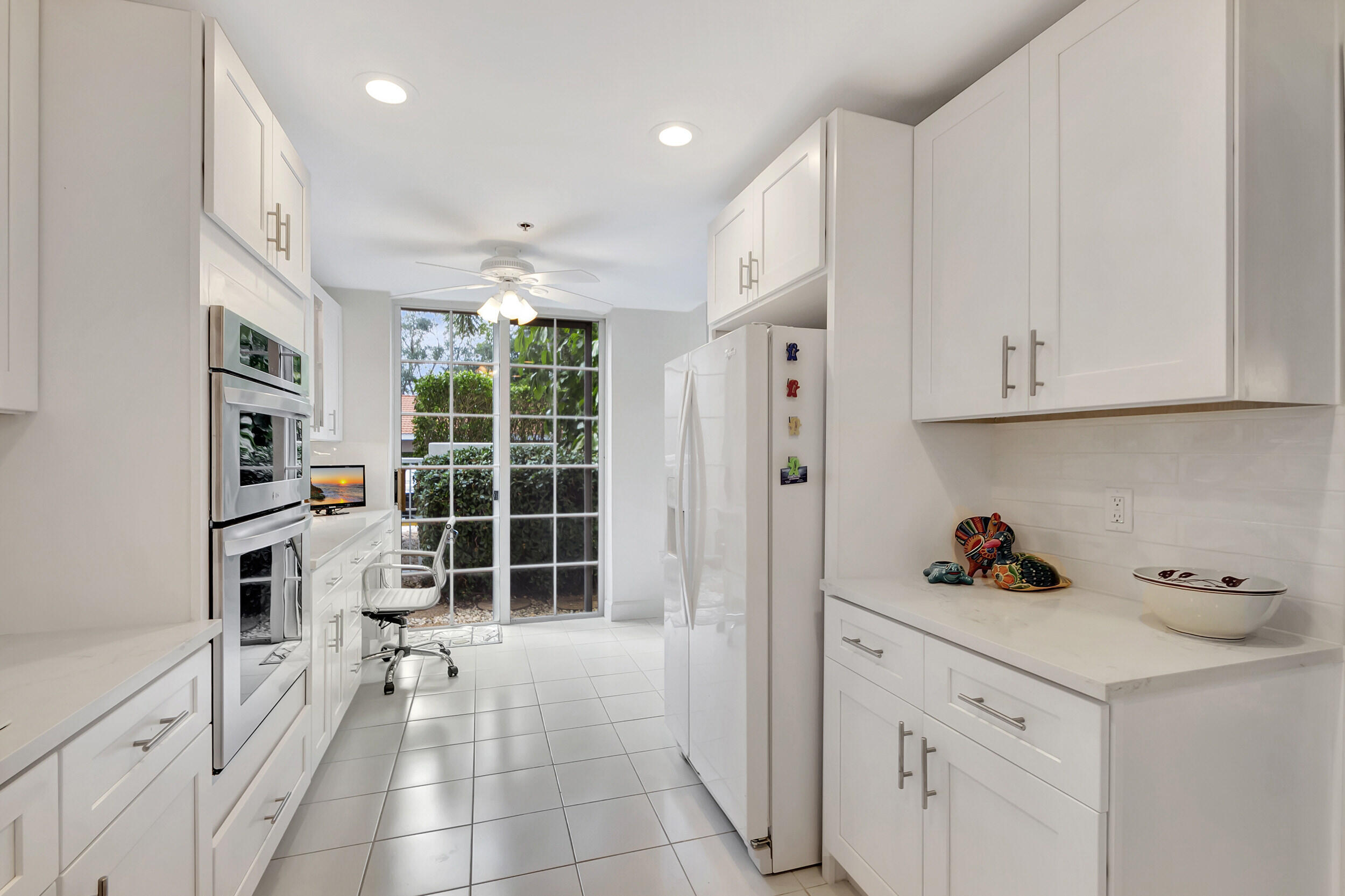 17031 Boca Club Boulevard, Unit 61B Boca Raton, FL 33487 - Photo 11 of 45 Kitchen