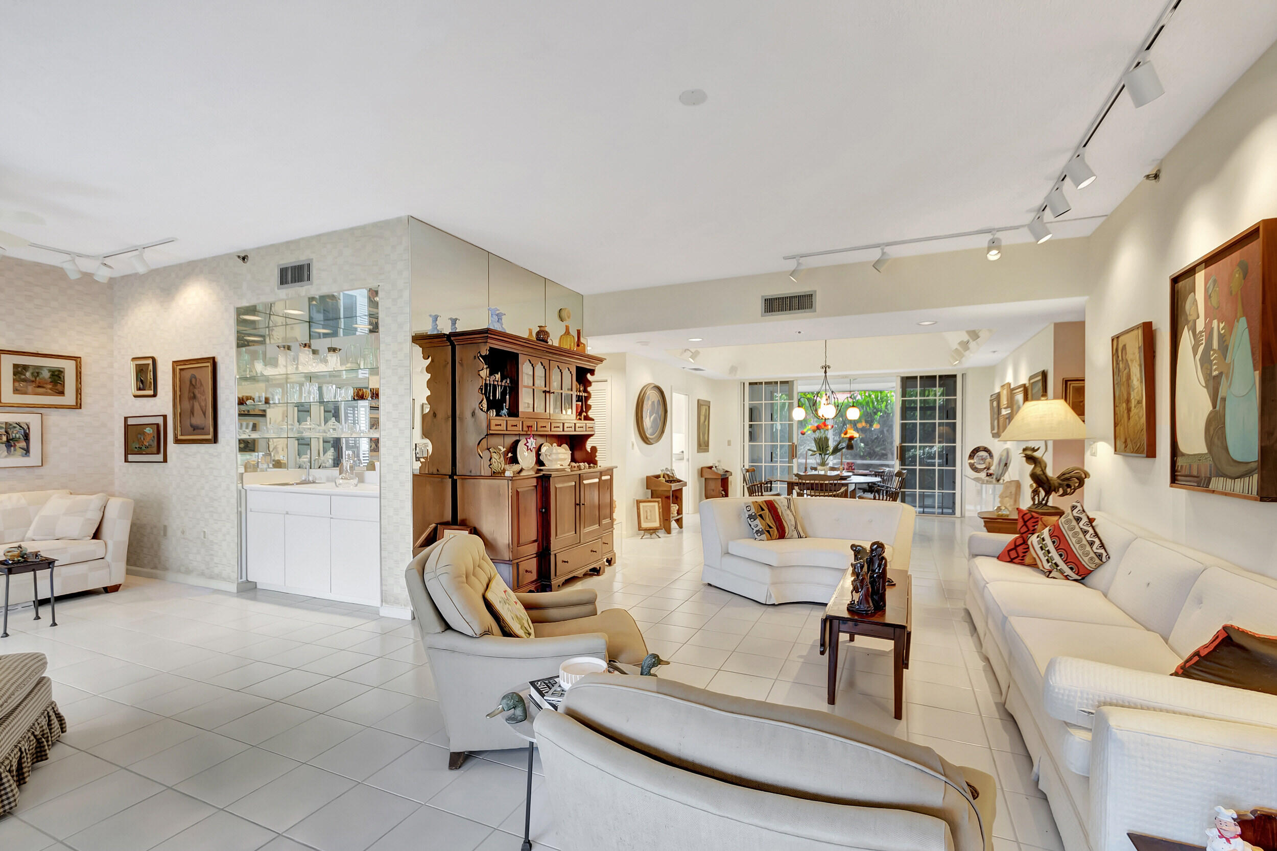 17031 Boca Club Boulevard, Unit 61B Boca Raton, FL 33487 - Photo 17 of 45 Living