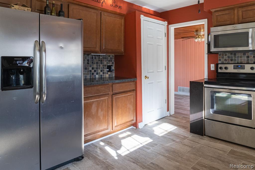 8477 Coldwater Road Flushing, MI 48433 - Photo 13 of 53