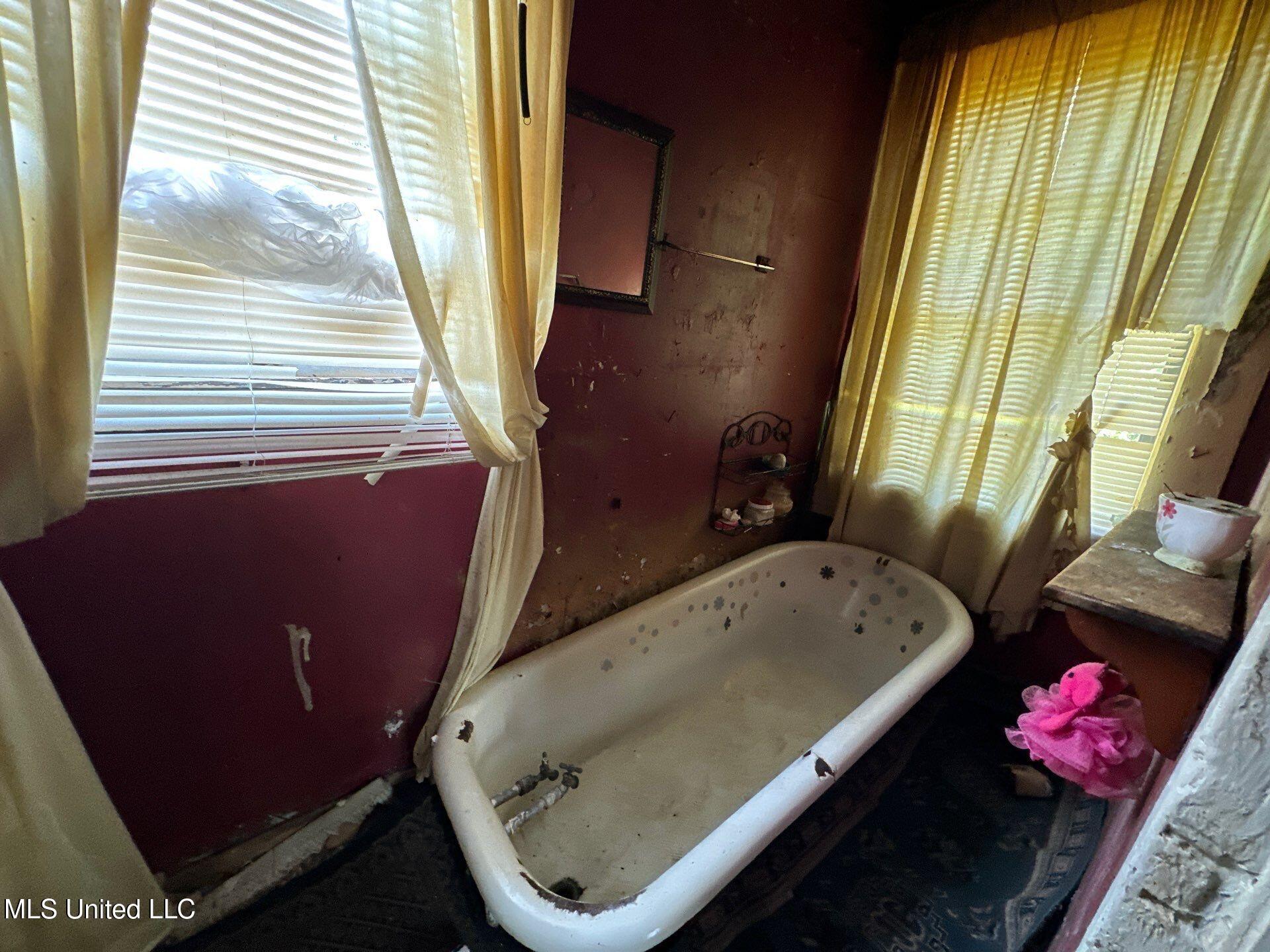 1002 Howard Street Vicksburg, MS 39183 - Photo 12 of 15 111-Aug 19 2025 10_39am-MnSc