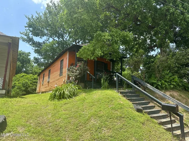 $16,900 | 1002 Howard Street, Vicksburg, MS 39183