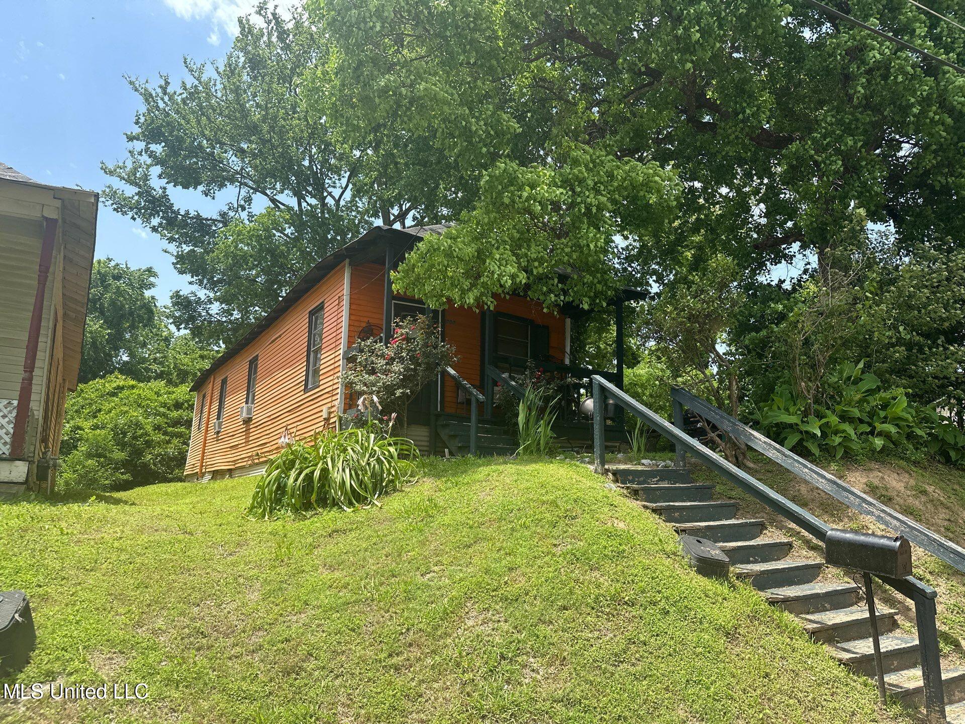 1002 Howard Street Vicksburg, MS 39183 - Photo 15 of 15 Front