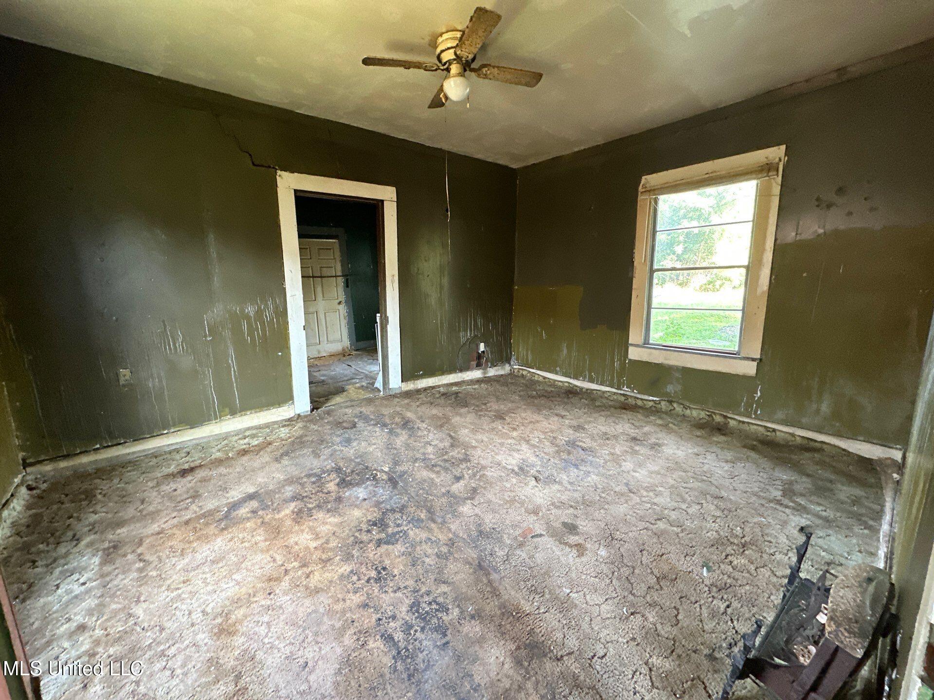 1002 Howard Street Vicksburg, MS 39183 - Photo 4 of 15 10-Aug 19 2025 10_26am-ZwQy