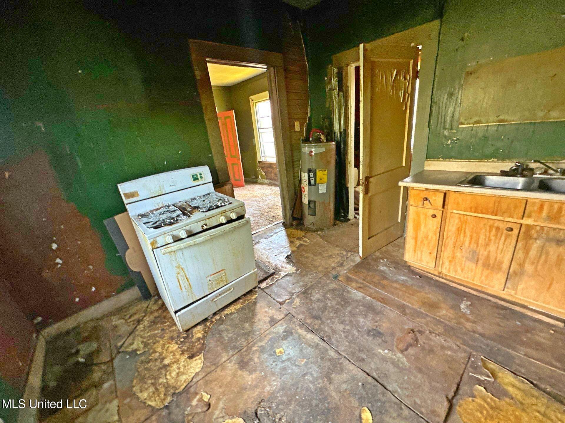 1002 Howard Street Vicksburg, MS 39183 - Photo 7 of 15 16-Aug 19 2025 10_26am-FD9N