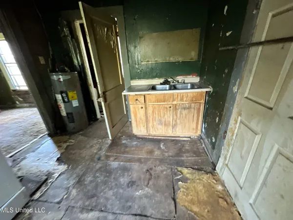 $11,900 | 1002 Howard Street, Vicksburg, MS 39183