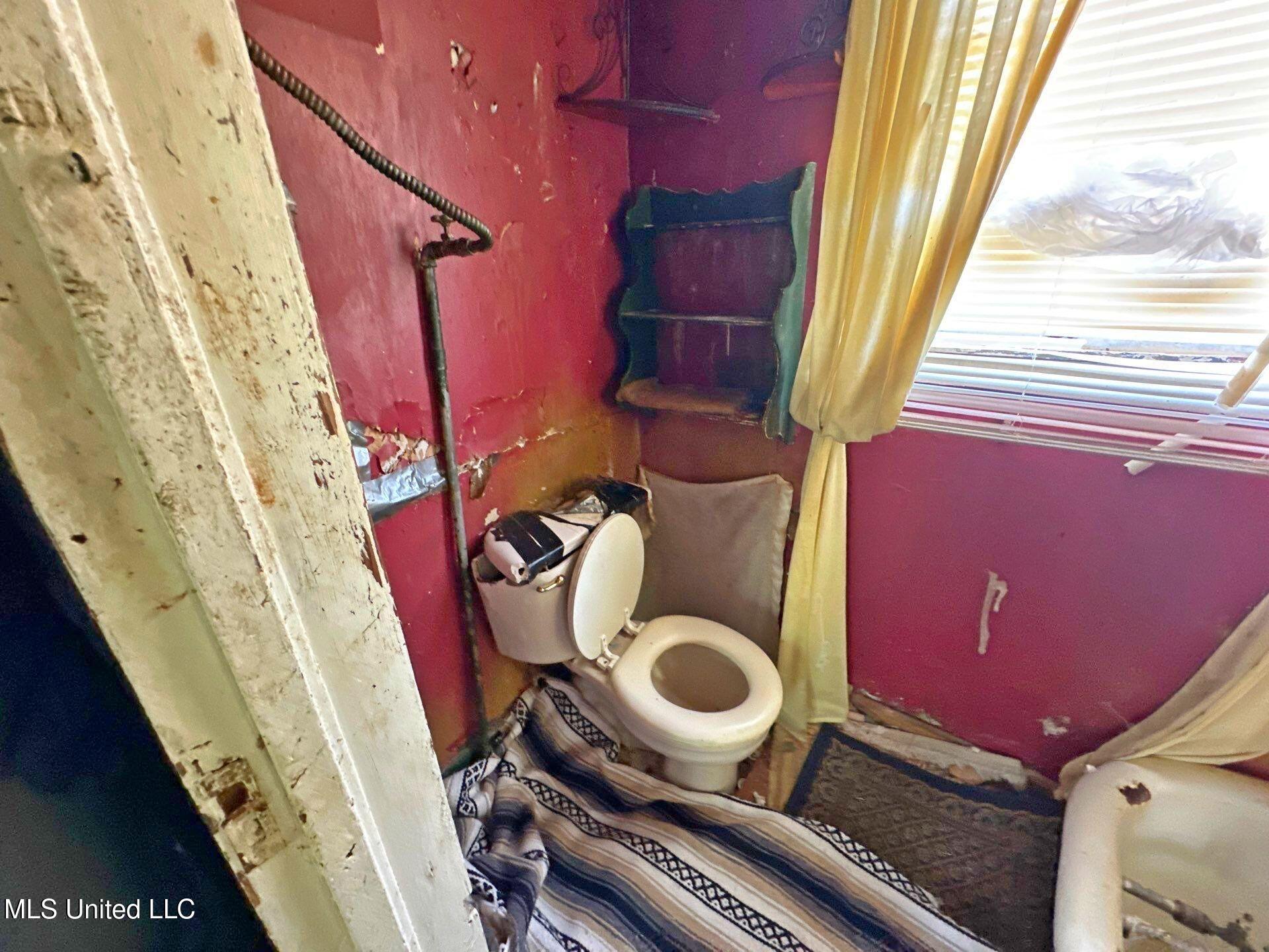 1002 Howard Street Vicksburg, MS 39183 - Photo 9 of 15 22-Aug 19 2025 10_26am-TAHN