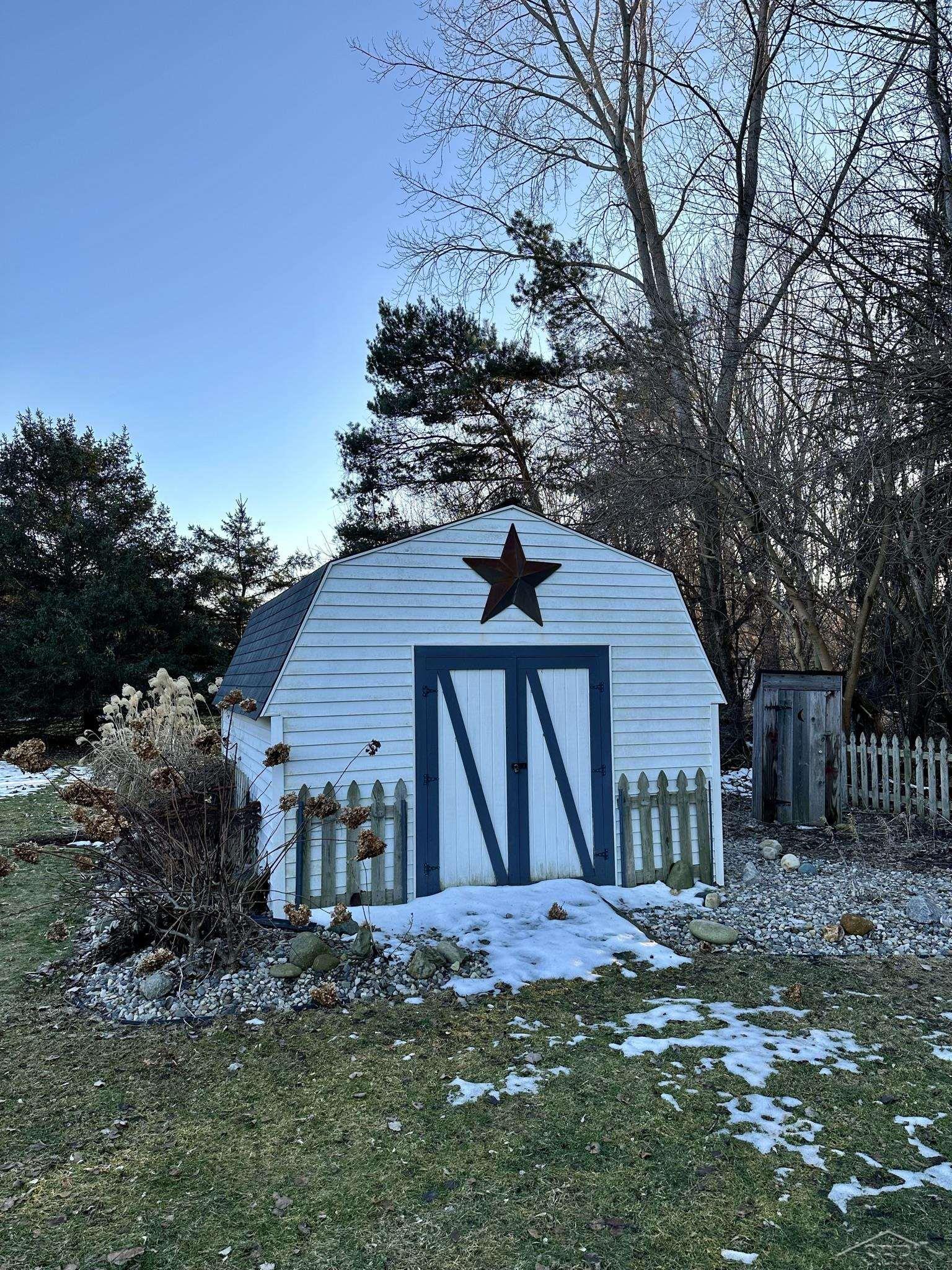 12115 Pierce Road Freeland, MI 48623 - Photo 4 of 43