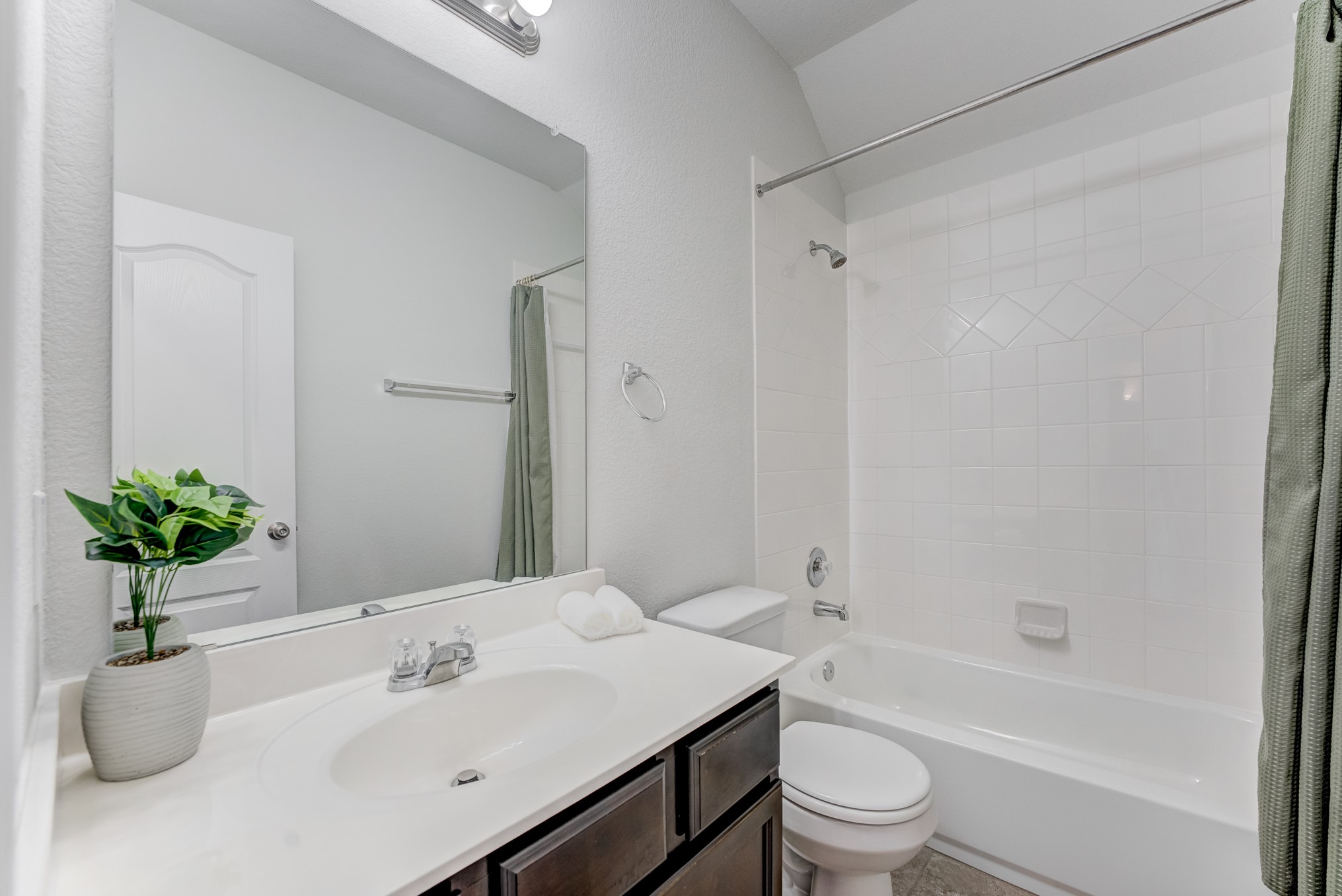 1926 Temple Grove Drive Rosharon, TX 77583 - Photo 28 of 49 En suite bathroom
