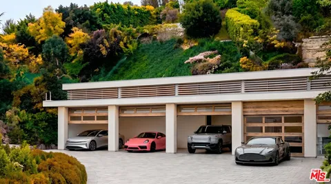 $18,800,000 | 1680 Alta Mura Road, Pacific Palisades, CA 90272