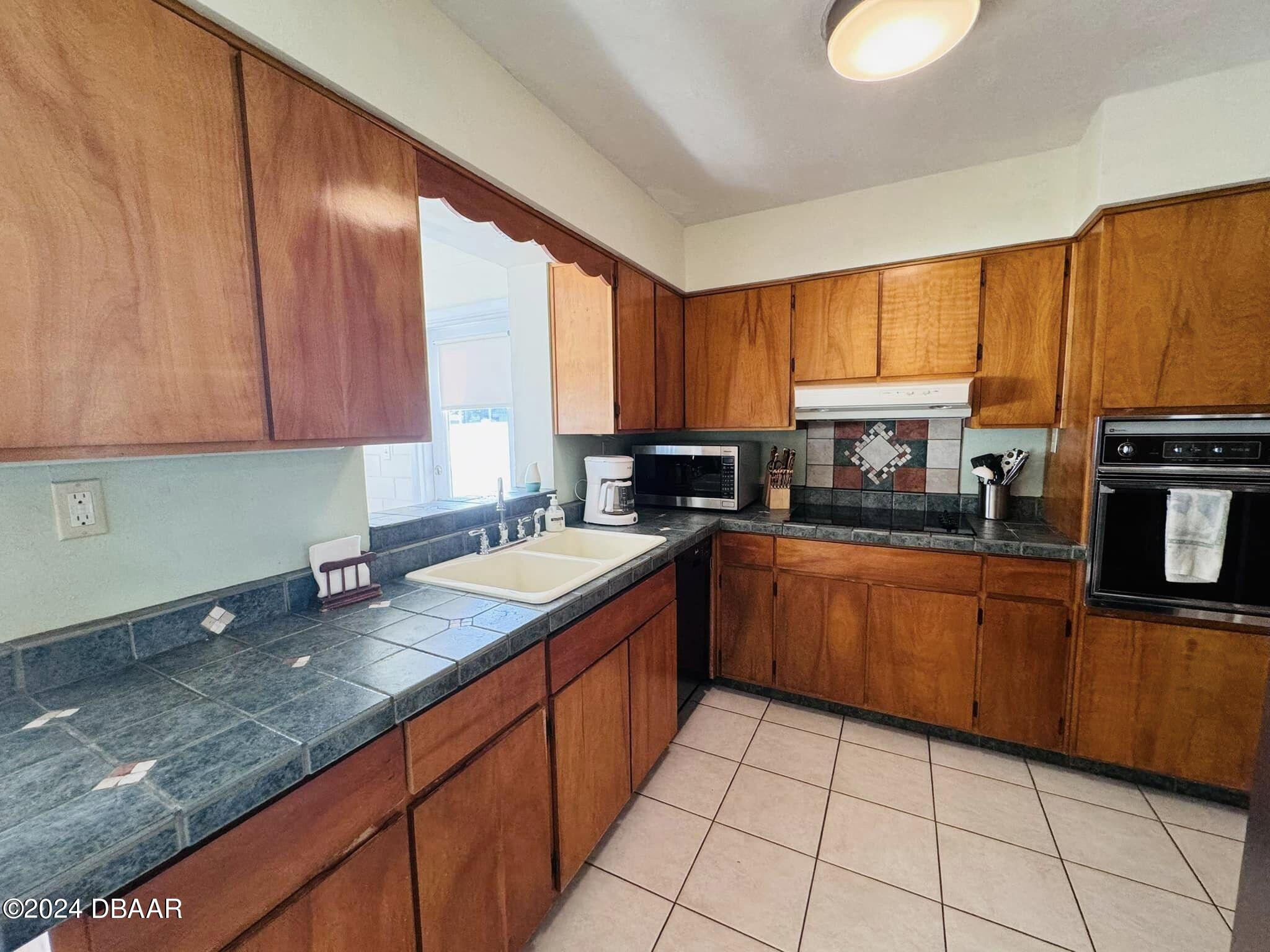 12 Berkley Road Ormond Beach, FL 32176 - Photo 9 of 44 kitchen