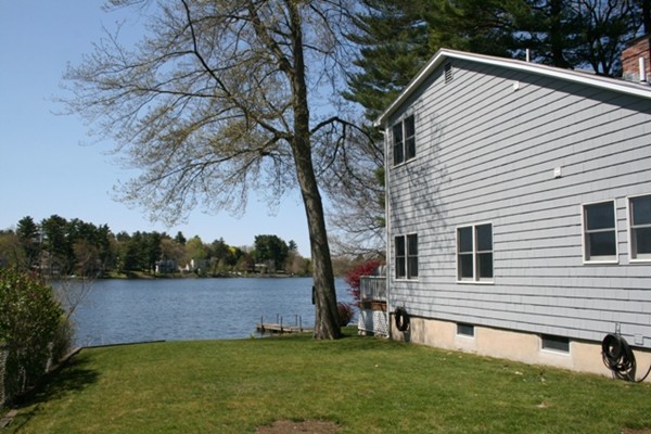 82 Oak Ridge Terrace Lynnfield, MA 01940 - Photo 5 of 12 Gallery Image 5