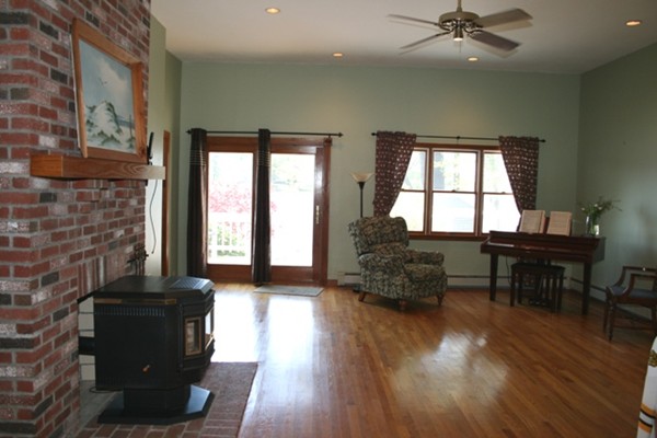 82 Oak Ridge Terrace Lynnfield, MA 01940 - Photo 6 of 12 Gallery Image 6