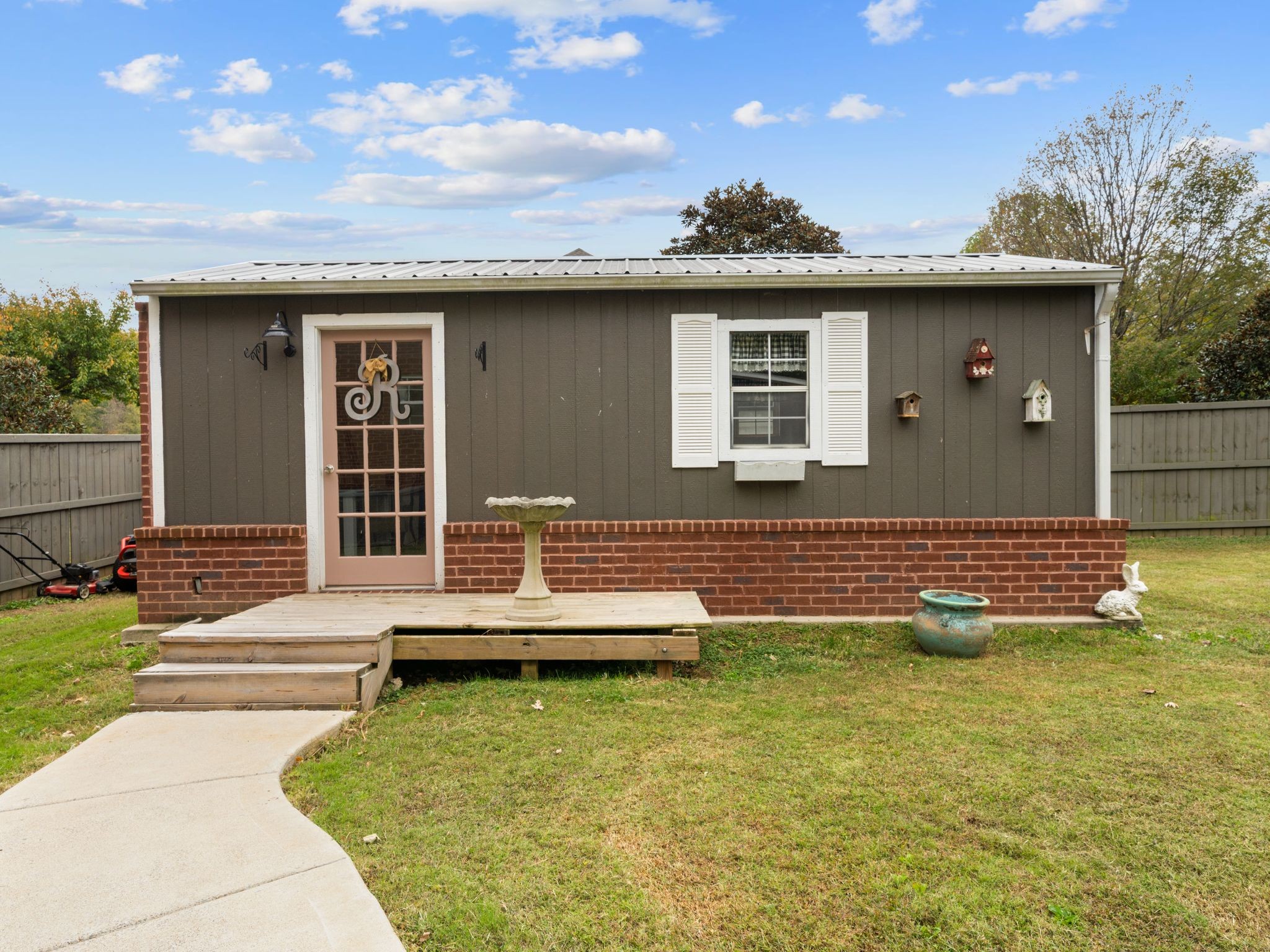650 Dixie Bee Road Clarksville, TN 37043 - Photo 41 of 42 a view of a house with a swimming pool